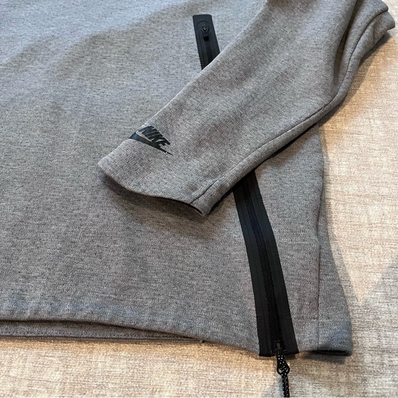 Nike Tech Fleece Sweatshirt - Picture 6 of 8